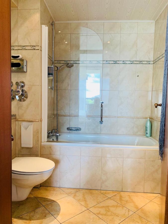 Private Suite Im Gebaeude Des Graf Eberhard Hotels Bad Urach Eksteriør bilde